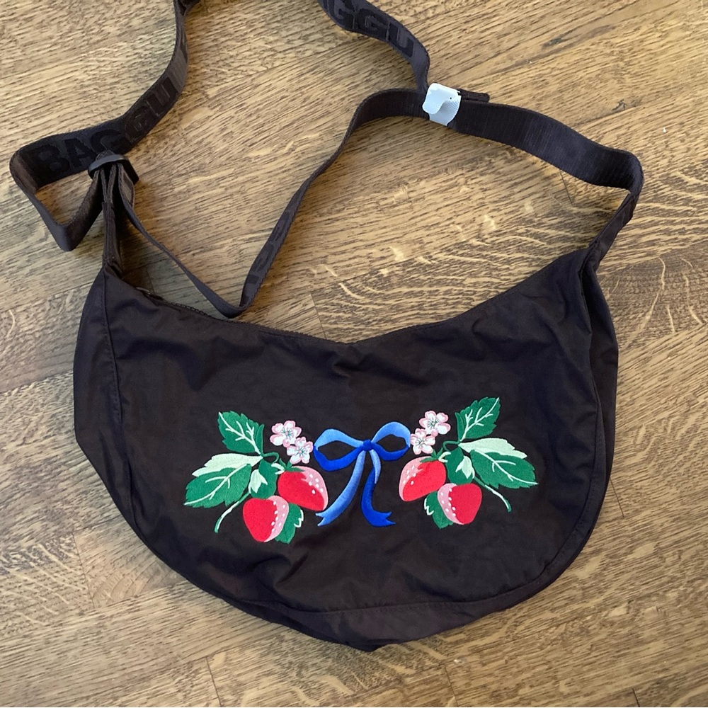 Baggy SOLD OUT Urban Outfitters Exclusive Strawberry Embroidered Medium Creacent